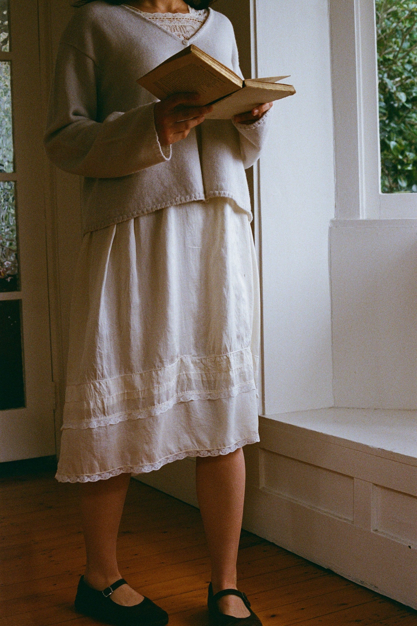 
                  
                    Bella Cardigan - Francie
                  
                
