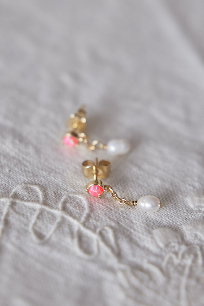 
                  
                    Pearly Stud Earring
                  
                