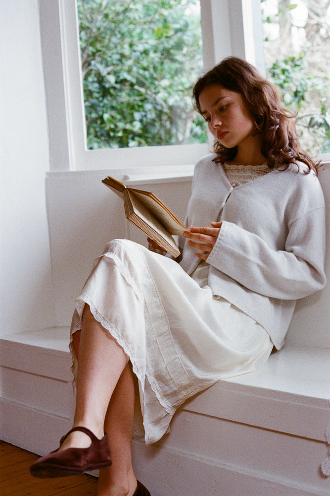 
                  
                    Bella Cardigan - Francie
                  
                