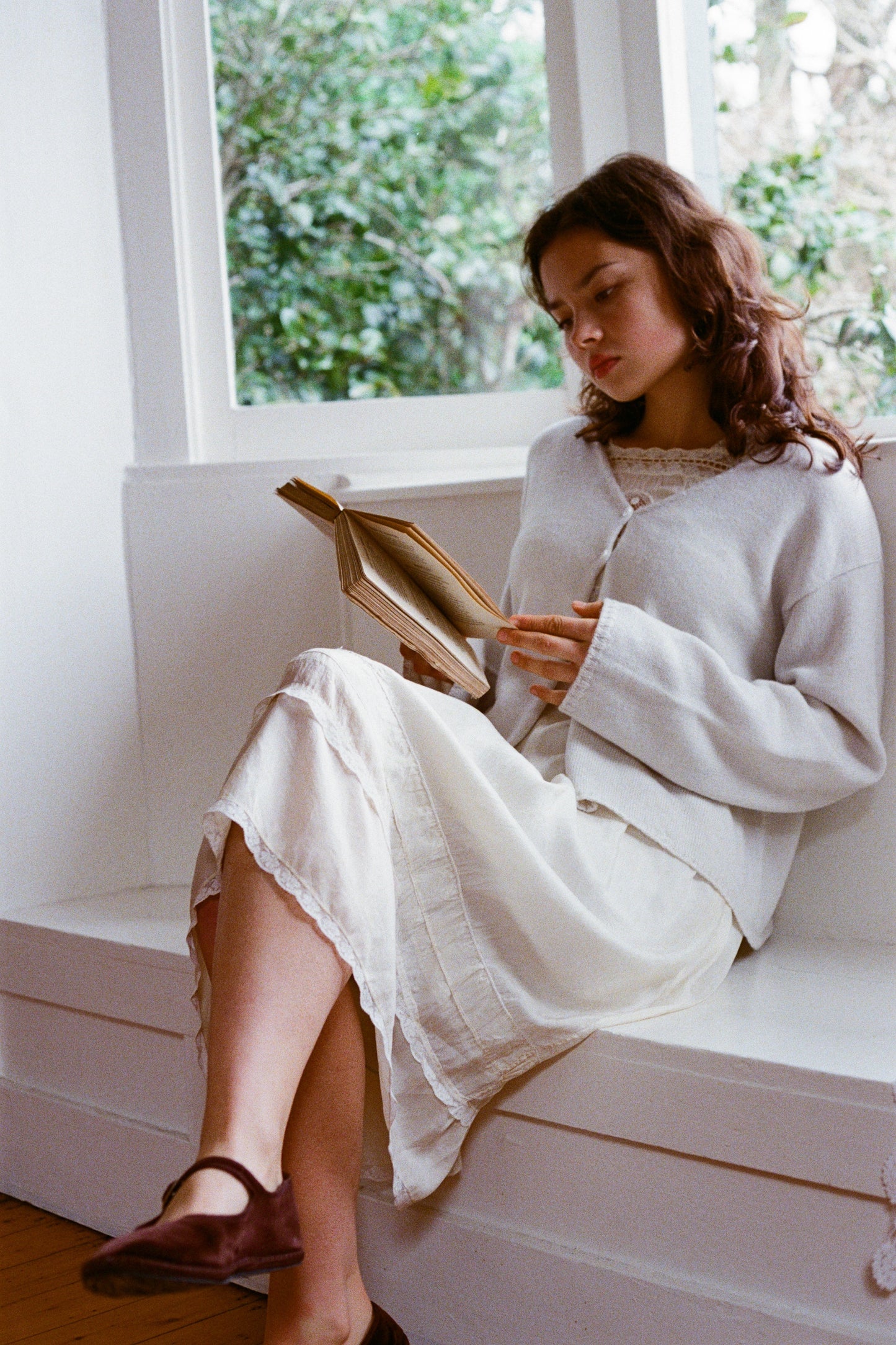 
                  
                    Bella Cardigan - Francie
                  
                